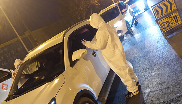 党、团员24小时奋斗在一线