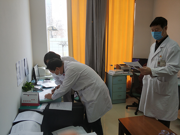 党、团员24小时奋斗在一线