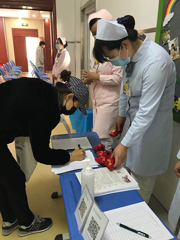 现场签到，赠送香囊