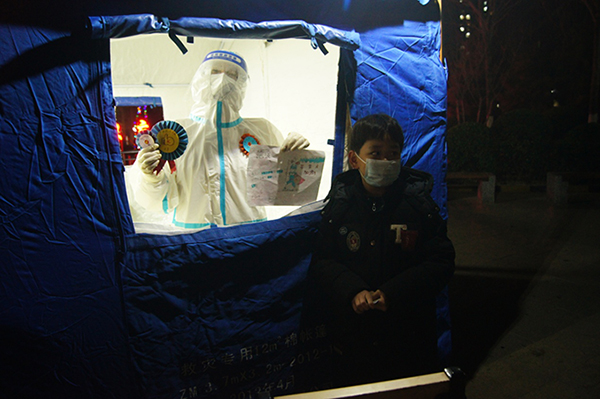 社区居民送上爱心